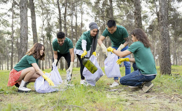 Dynamic Earth: Towards a sustainable future with eco-friendly packaging